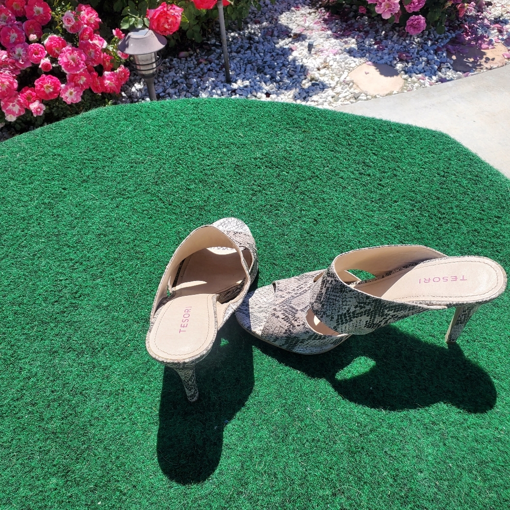 Heeled slide from Tesori.